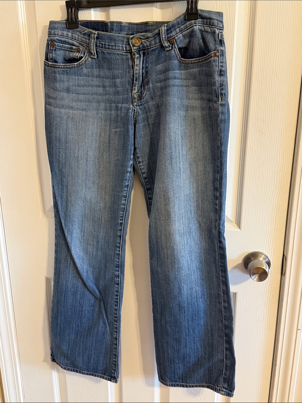 EUC~Woman’s Size 8/29 Lucky Brand Dungarees Blue Straight-Leg Women’s Jeans